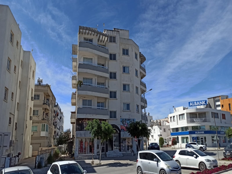 Gönyeli´de Tabela Değeri Yüksek Komple Satılık Bina  Remax Golden Cyprus