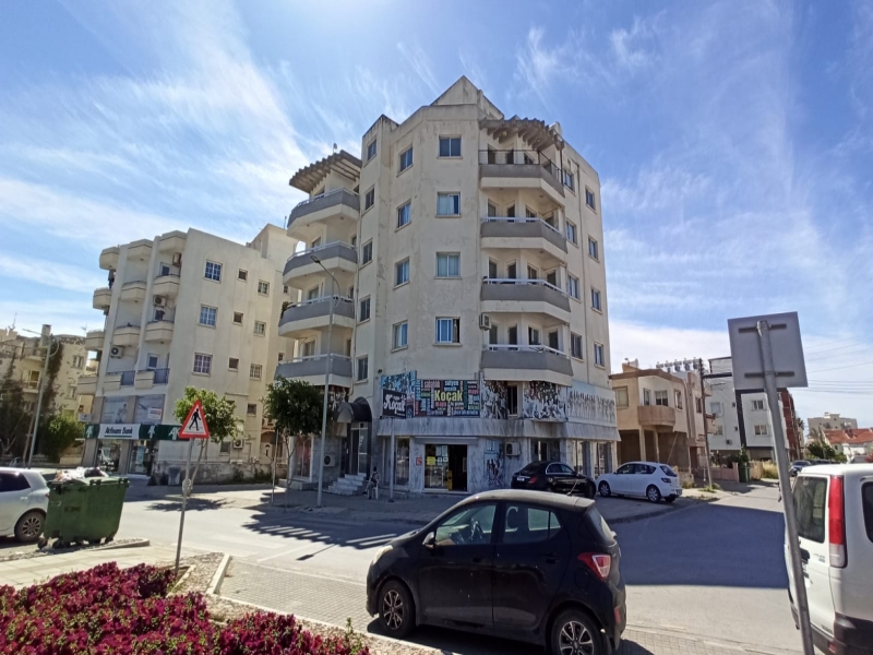 Gönyeli´de Tabela Değeri Yüksek Komple Satılık Bina  Remax Golden Cyprus