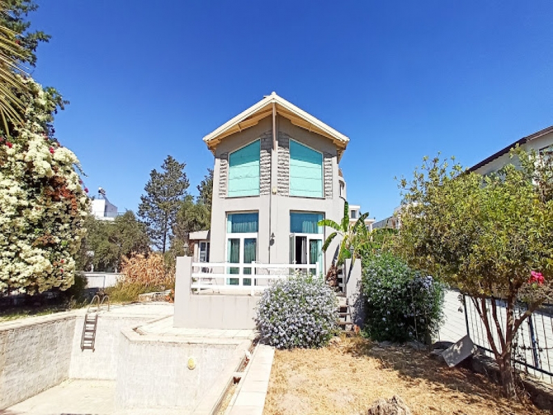 Girne Ozanköy´de satılık villa Remax Golden Cyprus