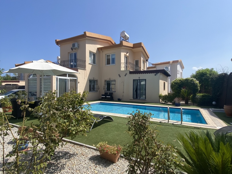 Girne Karşıyakada Satılık 3+1 Villa Remax Golden Cyprus