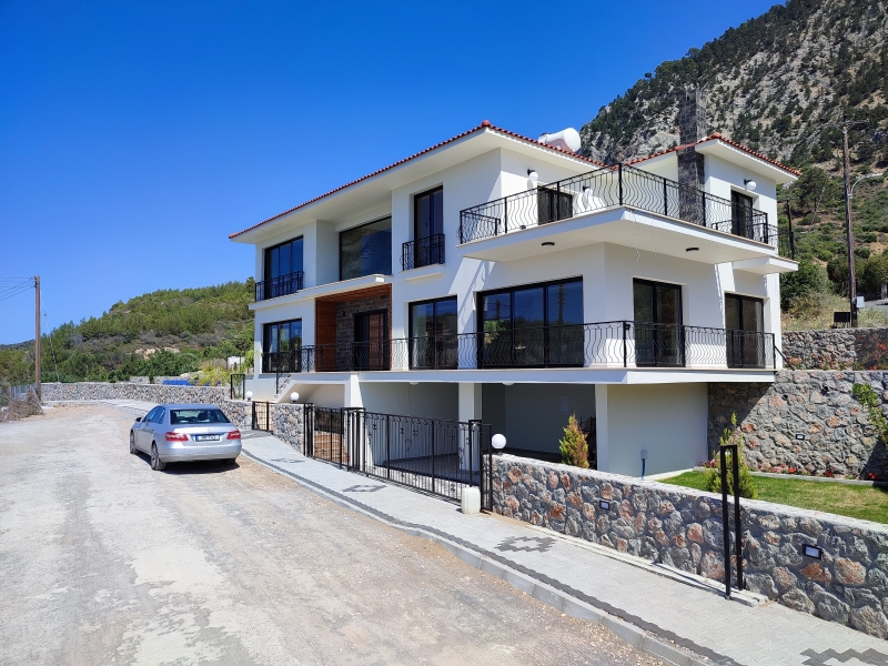 Girne Ilgaz´ın en güzel noktasında! Satılık 4+1 Lüks Villa Remax Golden Cyprus