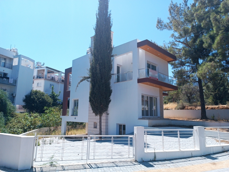 Zeytinlik Türk Tapulu 4+1 Satılık Villa Remax Golden Cyprus