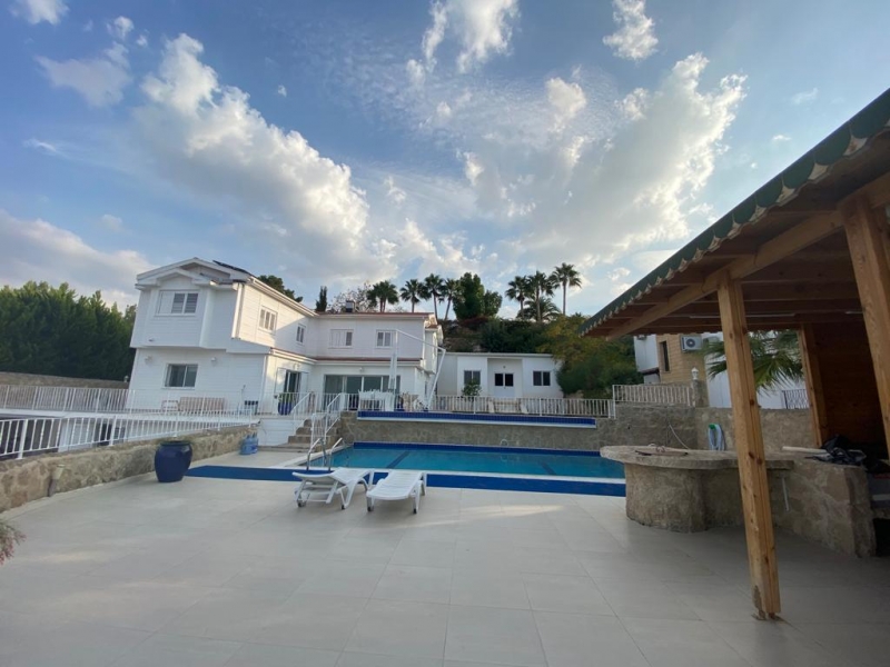5 bedroom luxurious villa in Catalköy Remax Golden Cyprus