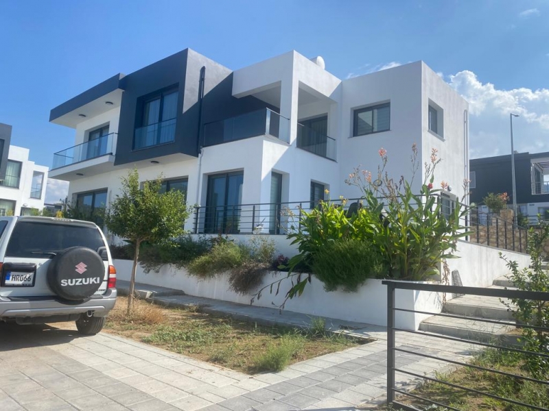 Çatalkoy de Satılık 4 Yatak odalı Villa Remax Golden Cyprus