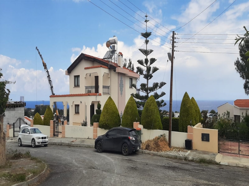 Çatalköyde muhteşem deniz manzaralı 3+1 Villa Remax Golden Cyprus