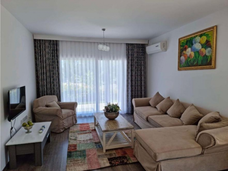 Продается квартира с двумя спальнями и гостиной с садом и бассейном в районе Караогланоглу Remax Golden Cyprus