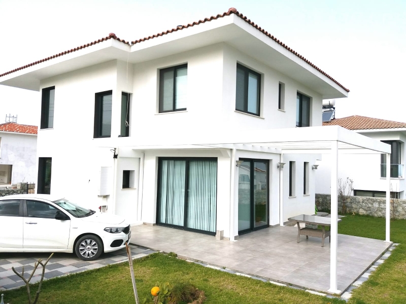 Alsancak´ta 4+1 Havuzlu Satılık  Villa Remax Golden Cyprus